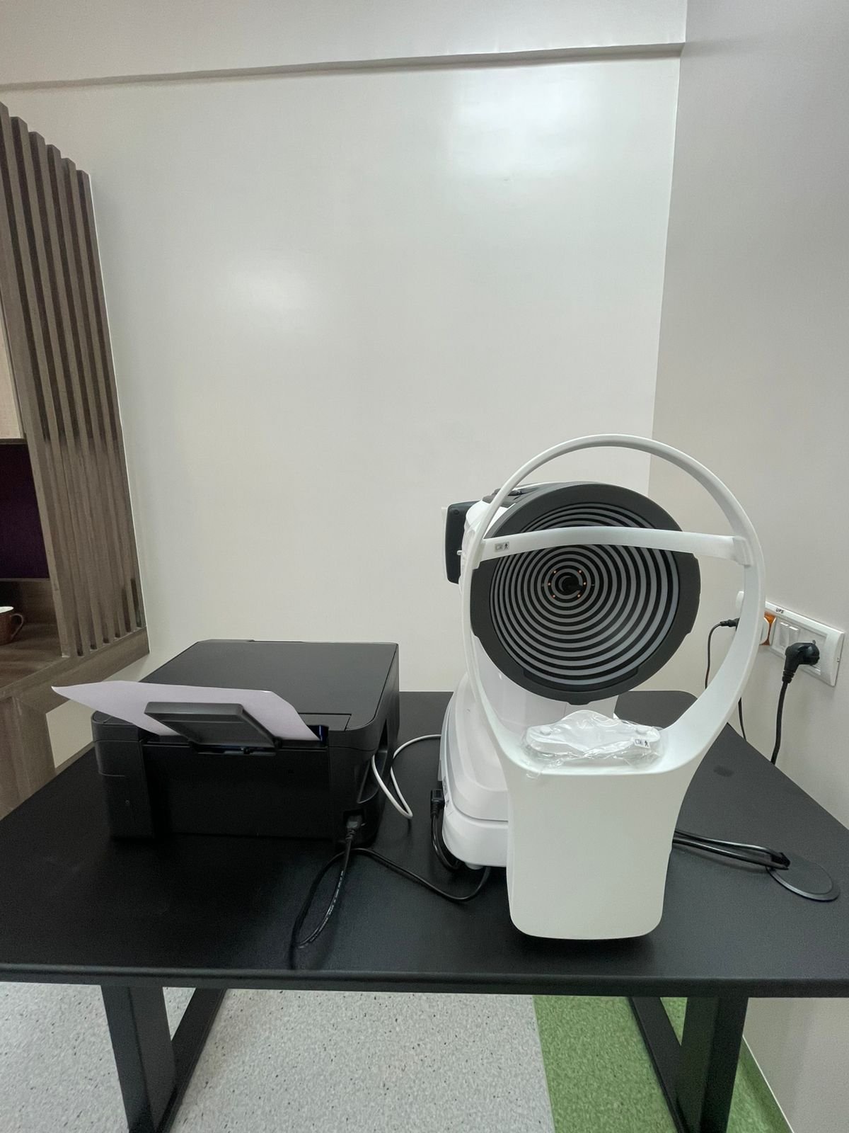 Diagnostic eye machine and facility interior at Asian Eye Kalyan West