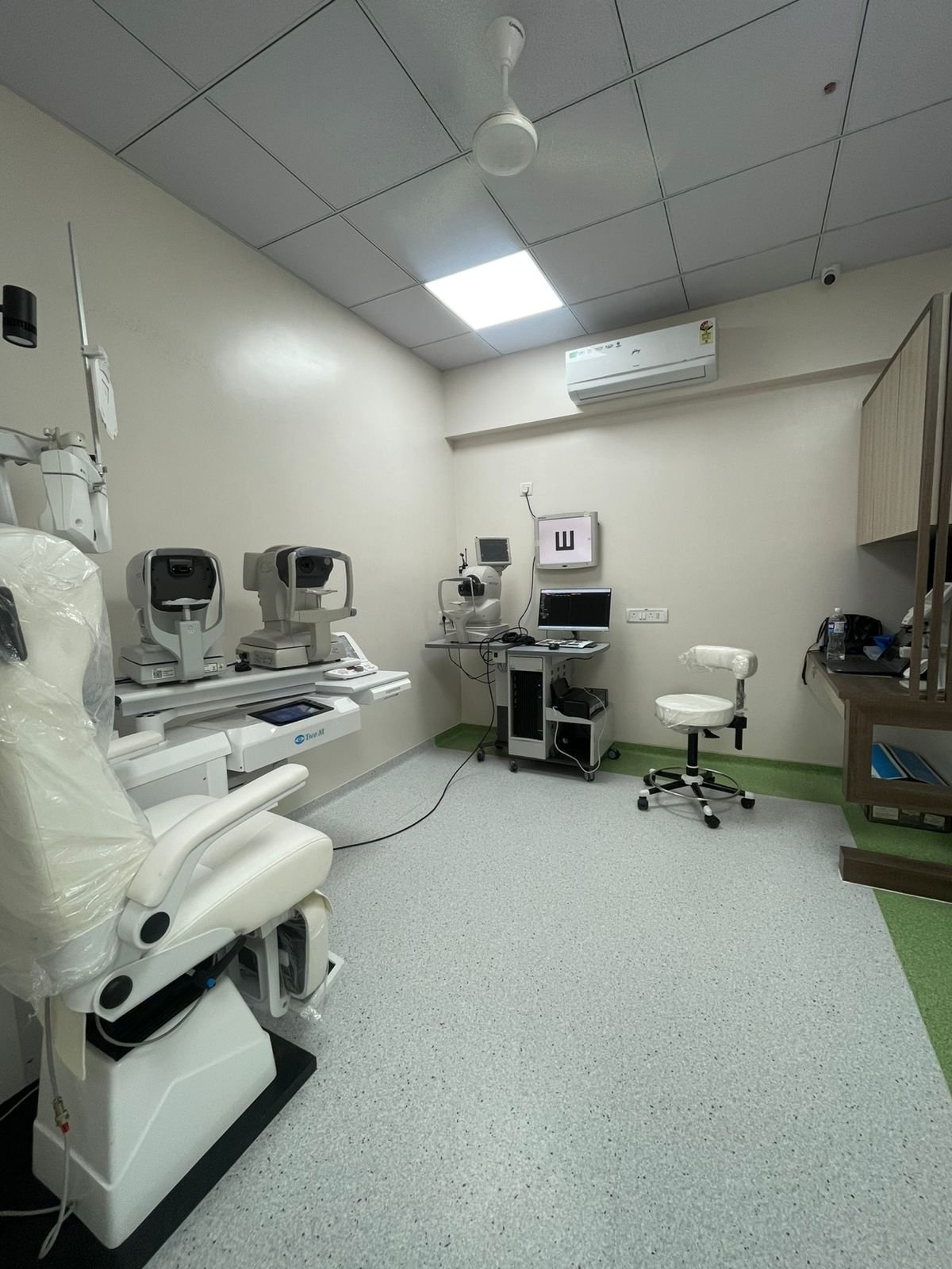 Asian Eye Hospital Kalyan West eye examination room and diagnostic setup