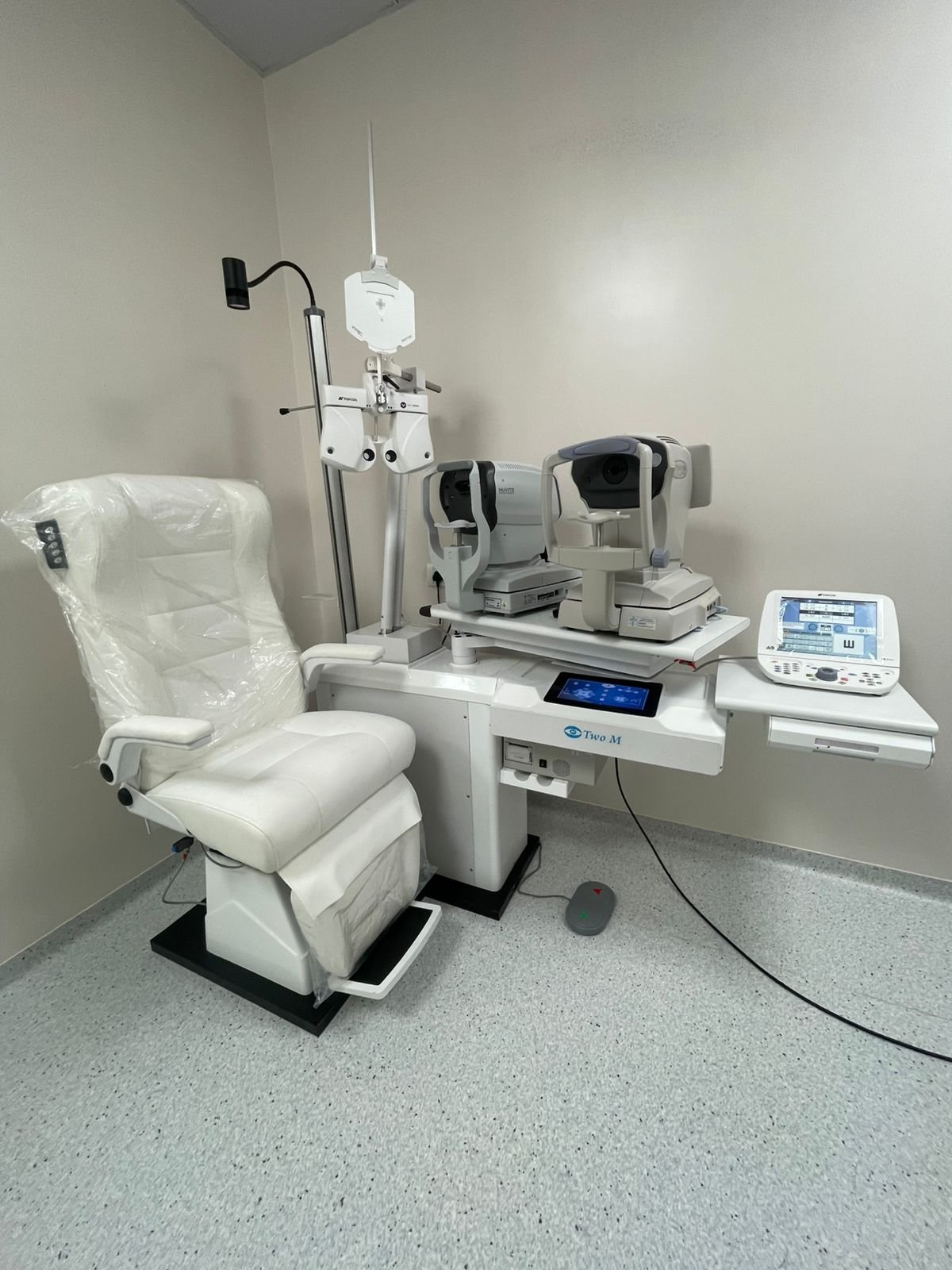 Advanced eye testing equipment at Asian Eye Hospital Kalyan center